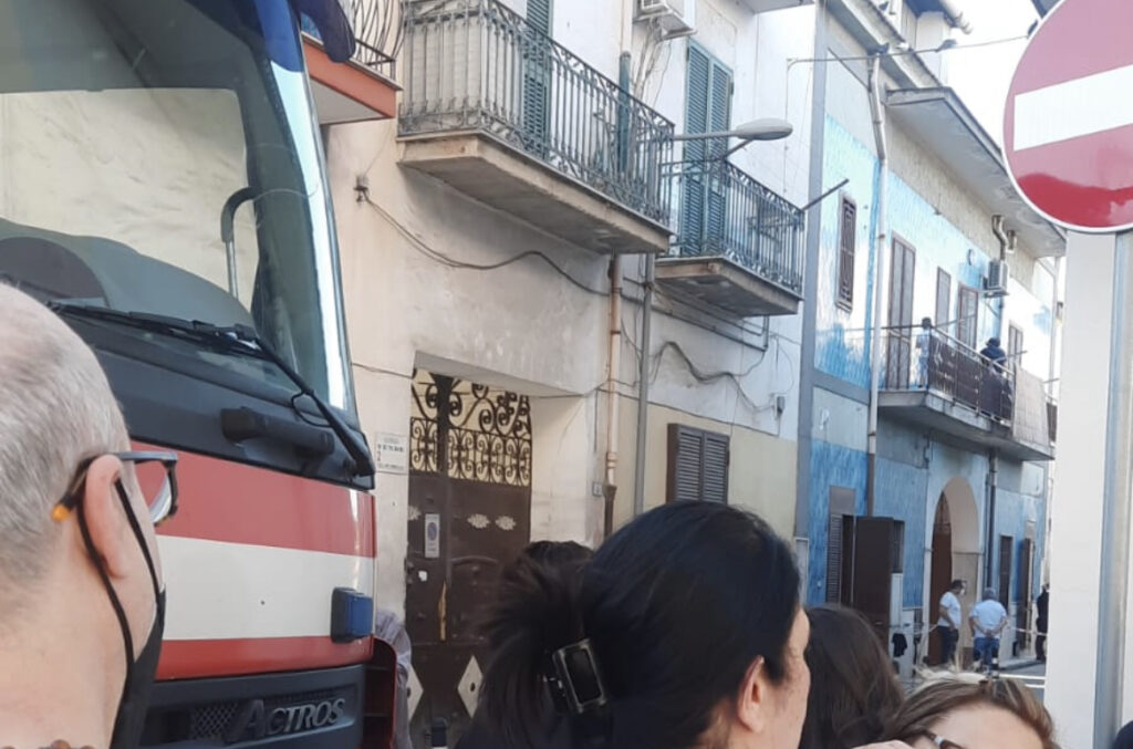 Tragedia Ad Afragola Enne Trovato Morto In Casa La Bussola Tv