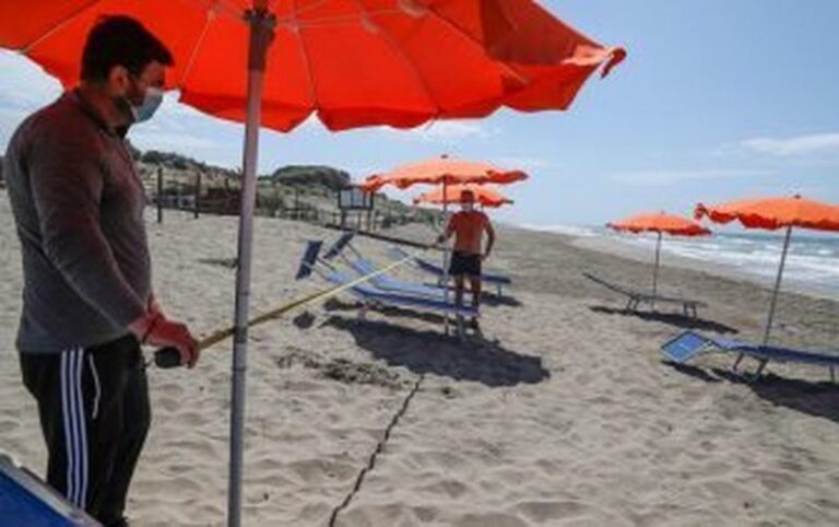 Apertura lidi spiagge campania jpg