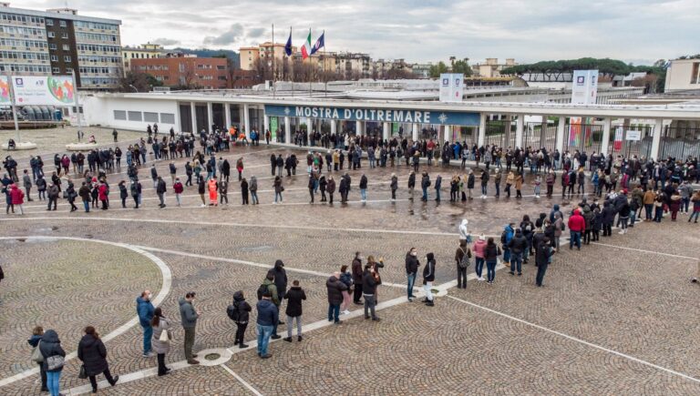 Vaccino anti-covid: la Campania è tra le regioni con più vaccinati, ma non mancano le polemiche