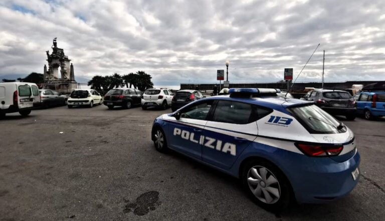 Polizia Napoli Mergellina