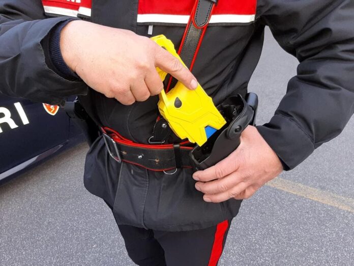 Carabinieri Napoli Taser