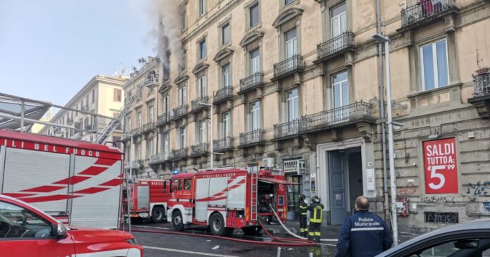 Incendio piazza Garibaldi Napoli