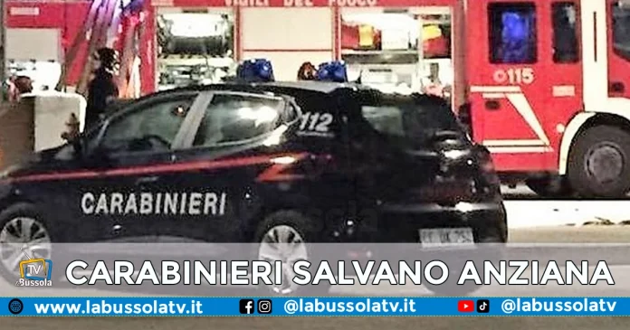 Carabinieri Salvano Anziana