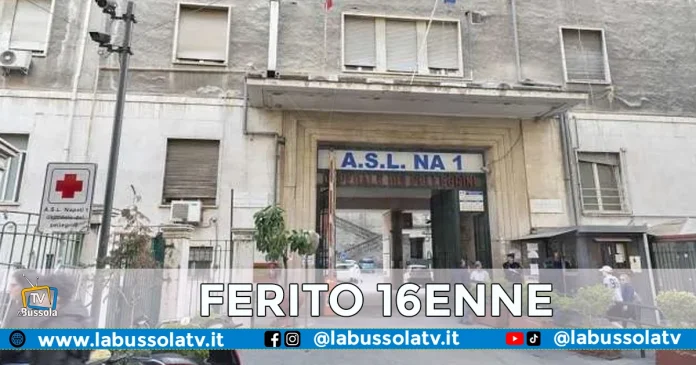 NAPOLI 16ENNE FERITO