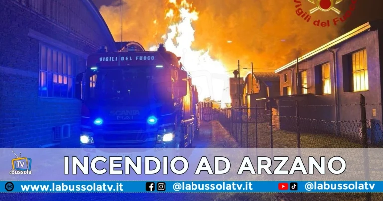 Arzano: incendio in un calzaturificio, gravi i danni