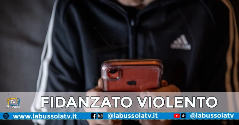 Avellino: picchia la fidanzata per controllare lo smartphone, denunciato