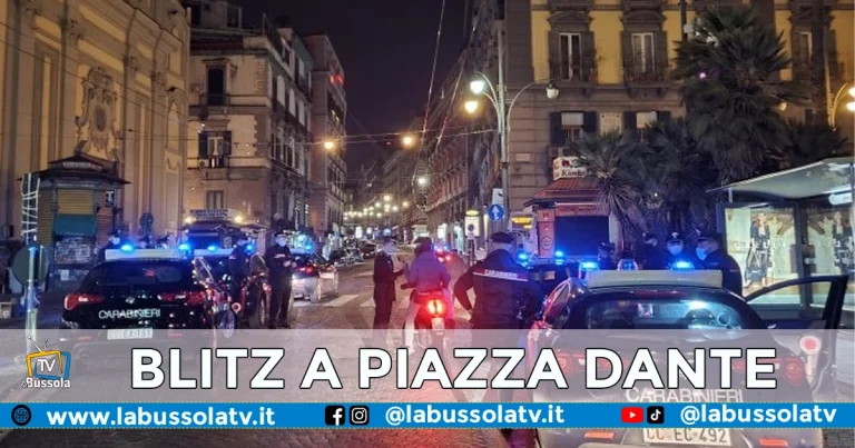 Napoli, blitz dei Carabinieri a Piazza Dante: sequestrati 20 scooter