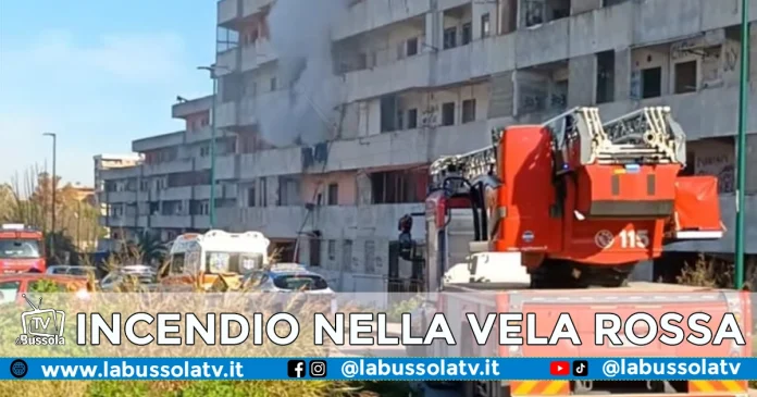 SCAMPIA INCENDIO VELA ROSSA